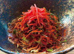 キング軒 パプリカパウダーと紅生姜で赤く染まった担担麺